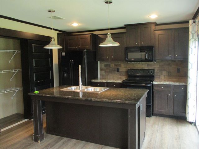 260 Rs County Road 3231, Emory, TX 75440