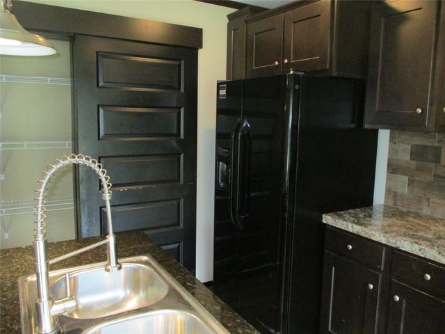 260 Rs County Road 3231, Emory, TX 75440