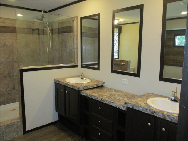 260 Rs County Road 3231, Emory, TX 75440