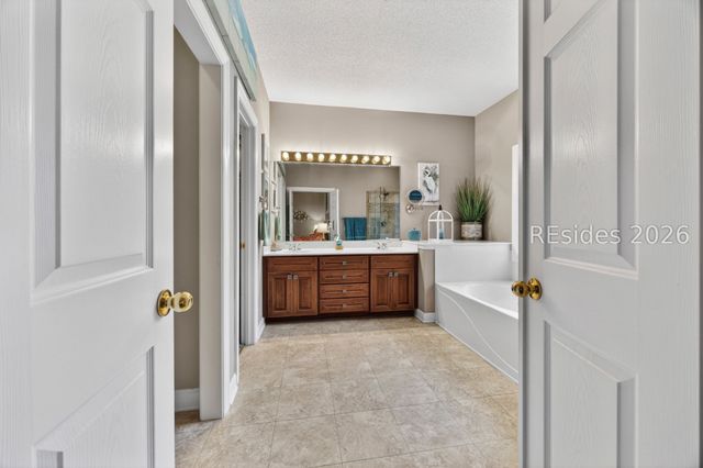 19 Eagle Pointe Cir, Okatie, SC 29909