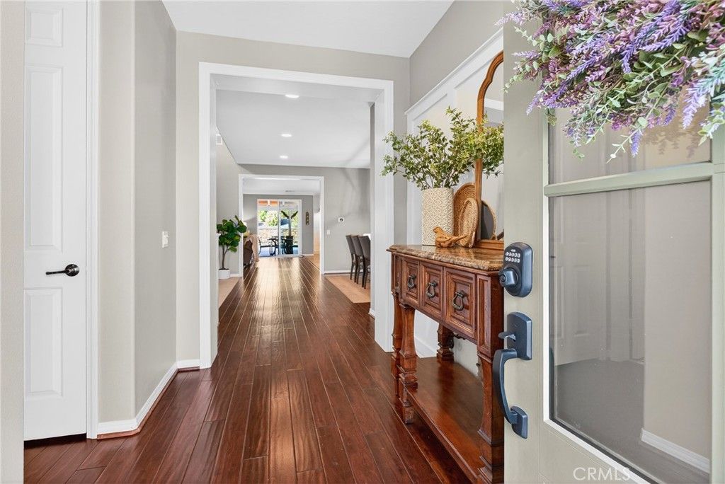 Image 3 of property listing at 22505 Breakwater, Saugus, CA 91350