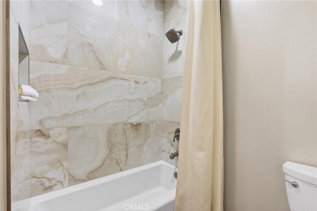 Image 41 of property listing at 22505 Breakwater, Saugus, CA 91350