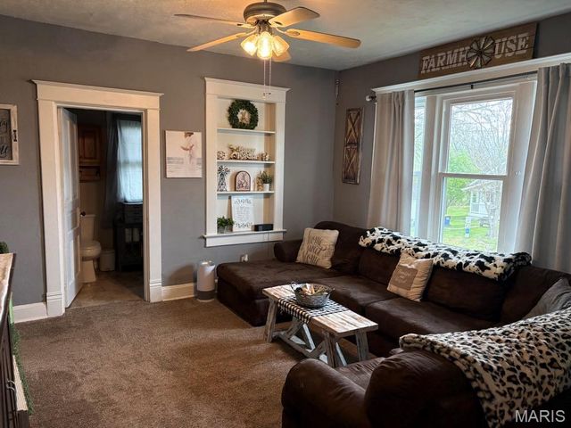 109 N Market Street, Warrenton, MO 63383