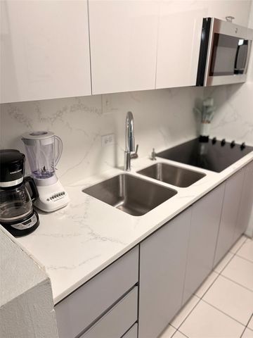 5757 Ocean Tower AVE ISLA VERDE AVENUE 1102, Carolina, PR 00979