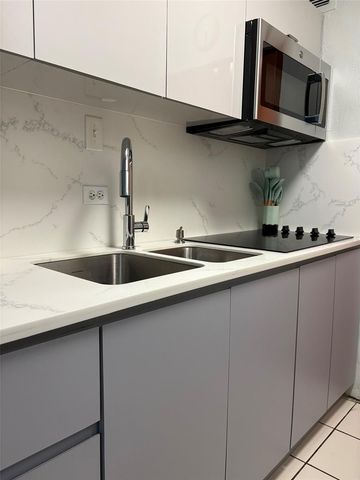 5757 Ocean Tower AVE ISLA VERDE AVENUE 1102, Carolina, PR 00979