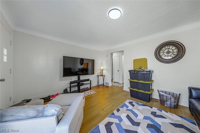 3407 Grovewood Avenue, Parma, OH 44134