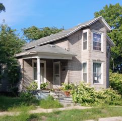 489 Vineyard Avenue, Benton Harbor, MI 49022