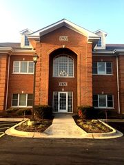 1411 McHenry Road 227, Buffalo Grove, IL 60089