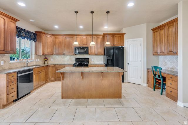373 E ALEXANDER DR, Elk Ridge, UT 84651