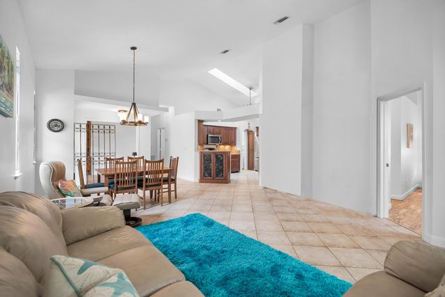 3339 NE Luna Terrace, Jensen Beach, FL 34957