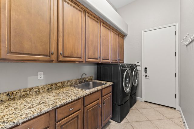 415 E DESERT WIND Drive, Phoenix, AZ 85048