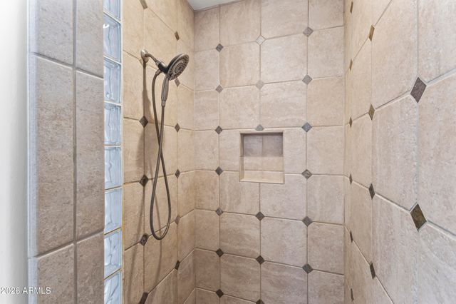 415 E DESERT WIND Drive, Phoenix, AZ 85048