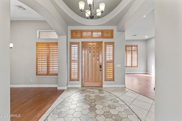 415 E DESERT WIND Drive, Phoenix, AZ 85048