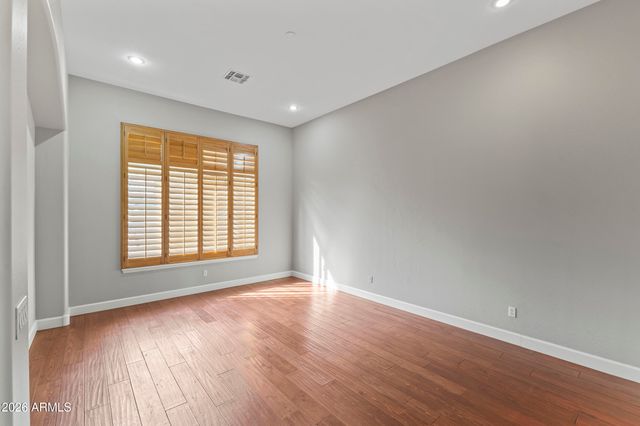 415 E DESERT WIND Drive, Phoenix, AZ 85048