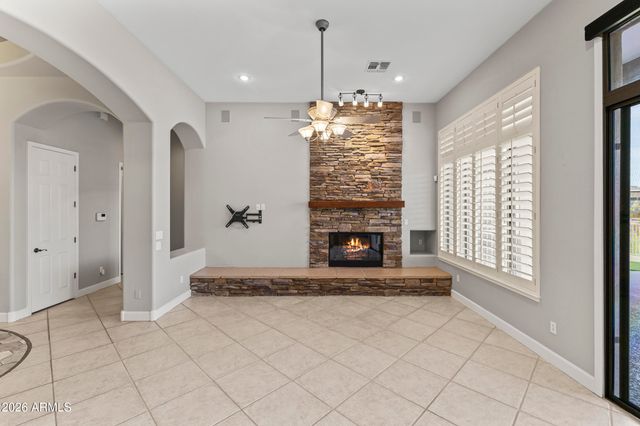 415 E DESERT WIND Drive, Phoenix, AZ 85048