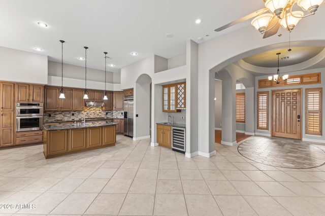 415 E DESERT WIND Drive, Phoenix, AZ 85048