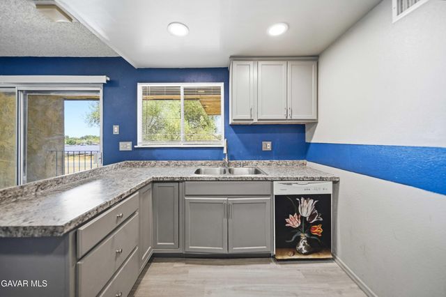 42935 15th Unit 8, Lancaster, CA 93534
