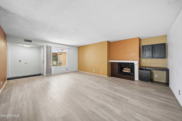 42935 15th Unit 8, Lancaster, CA 93534