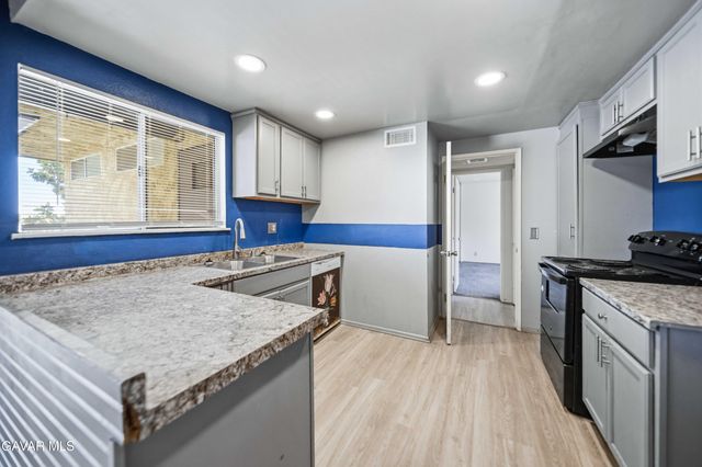 42935 15th Unit 8, Lancaster, CA 93534
