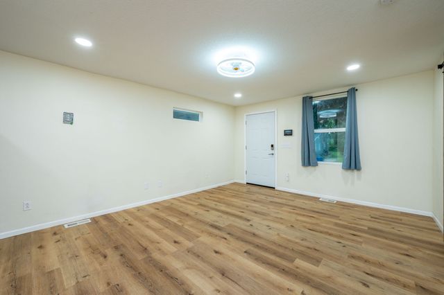 845 E 24th Court, Des Moines, IA 50317