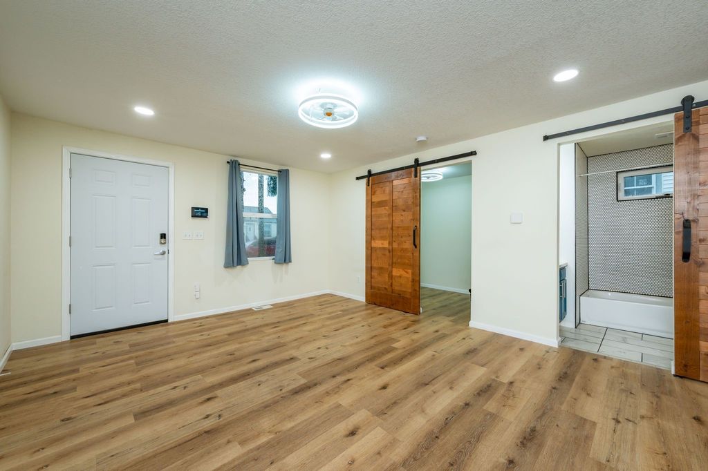 845 E 24th Court, Des Moines, IA 50317