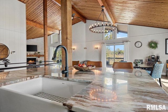 12 QUAIL Lane, Jacksonville, IL 62650