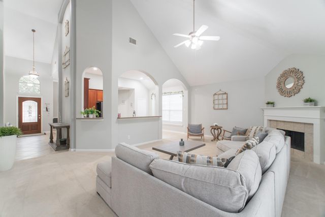 27 Gilmore Grove Place, The Woodlands, TX 77382