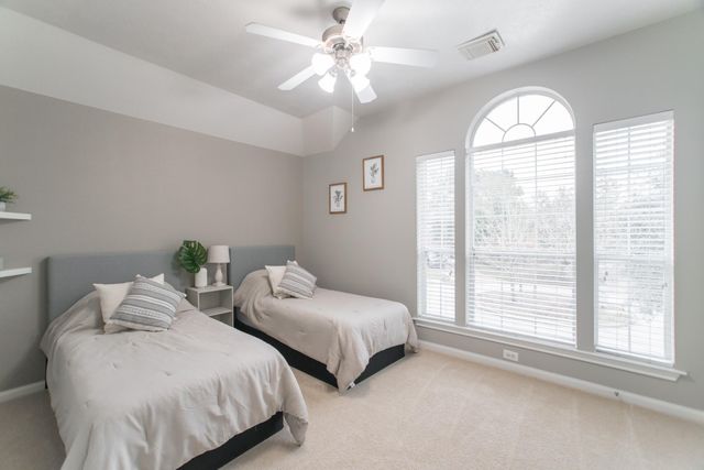 27 Gilmore Grove Place, The Woodlands, TX 77382