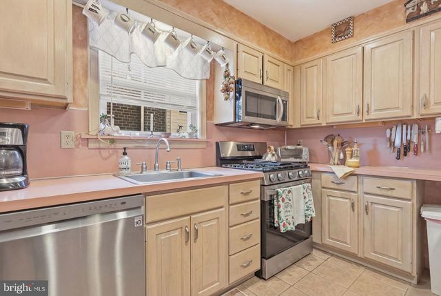 2742 MOWER ST, Philadelphia, PA 19152