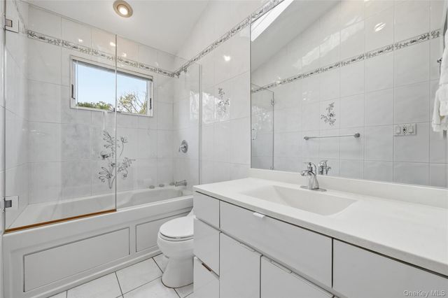 1580 Coates Avenue, Holbrook, NY 11741