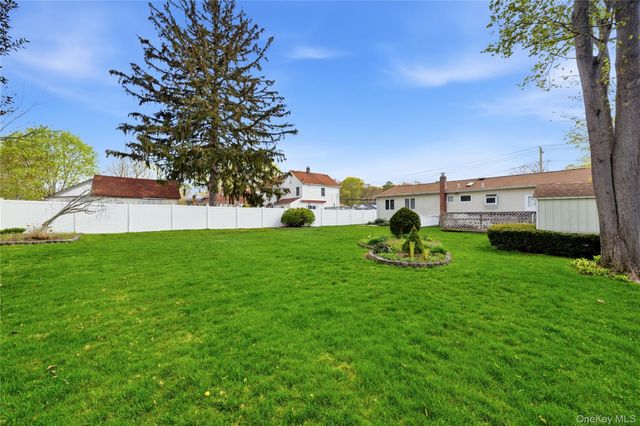 1580 Coates Avenue, Holbrook, NY 11741