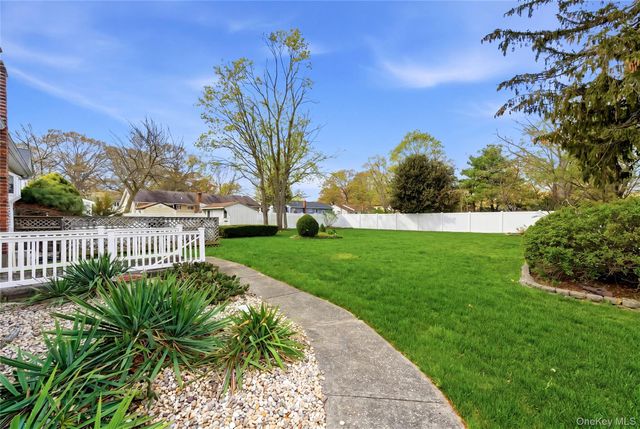 1580 Coates Avenue, Holbrook, NY 11741