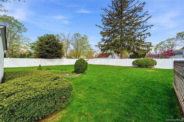 1580 Coates Avenue, Holbrook, NY 11741