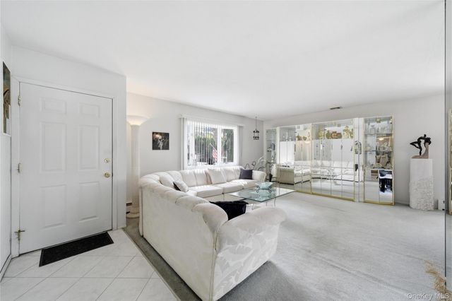 1580 Coates Avenue, Holbrook, NY 11741