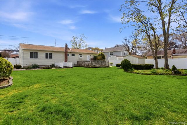 1580 Coates Avenue, Holbrook, NY 11741