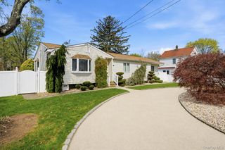 1580 Coates Avenue, Holbrook, NY 11741