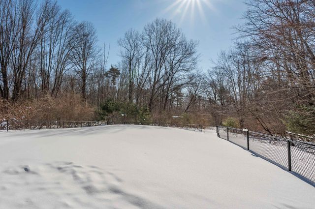 325 Pembroke Hill Road, Pembroke, NH 03275