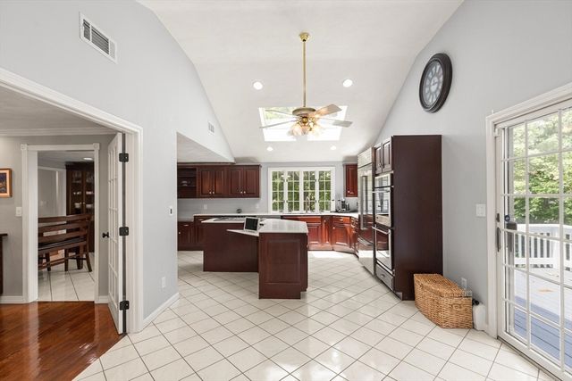 4 Pentucket Ln, Danvers, MA 01923