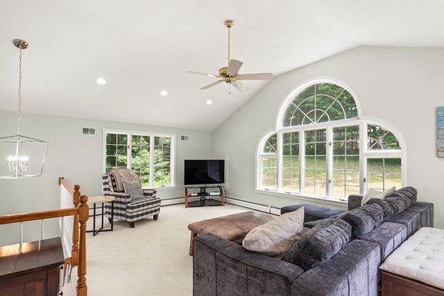4 Pentucket Ln, Danvers, MA 01923