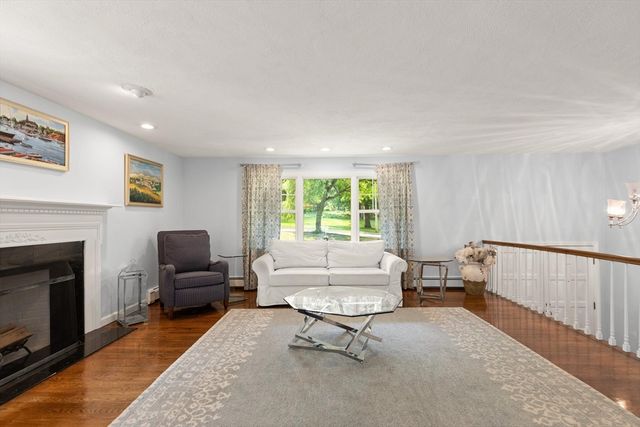 4 Pentucket Ln, Danvers, MA 01923