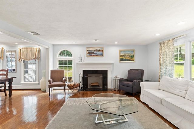 4 Pentucket Ln, Danvers, MA 01923