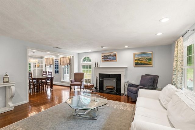 4 Pentucket Ln, Danvers, MA 01923