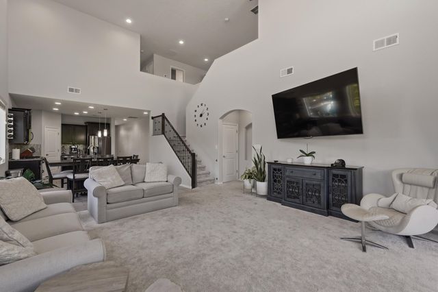 6909 Tombstone Road NW, Albuquerque, NM 87114