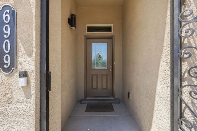 6909 Tombstone Road NW, Albuquerque, NM 87114