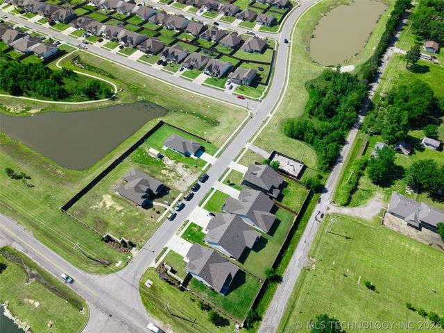 8601 N 76th East Place, Owasso, OK 74055