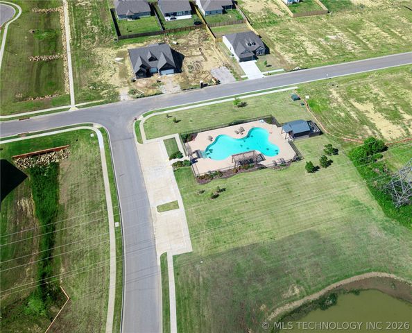 8601 N 76th East Place, Owasso, OK 74055