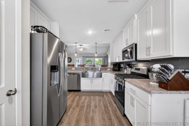 8601 N 76th East Place, Owasso, OK 74055