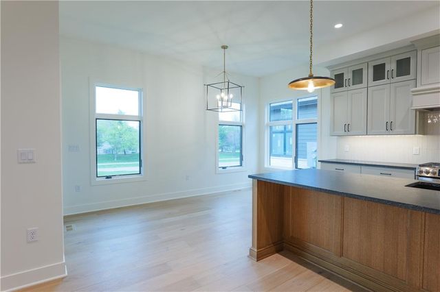 2840 W 133rd Terrace, Leawood, KS 66209