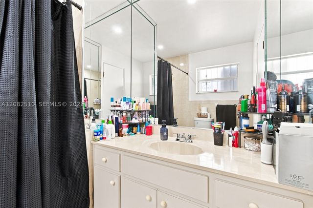7330 W 30th Ave, Hialeah, FL 33018