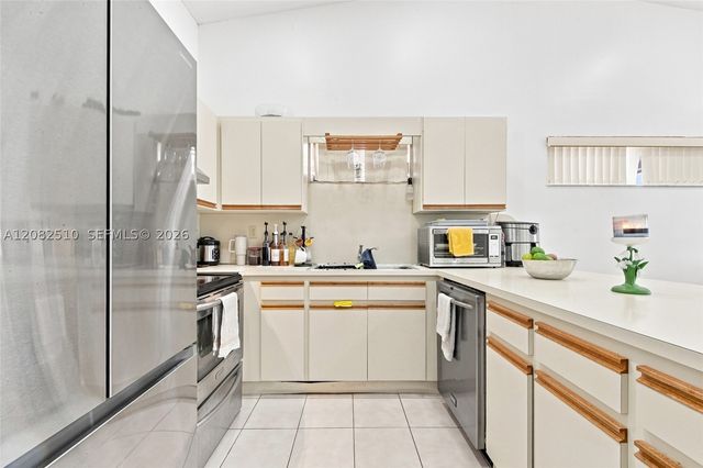 7330 W 30th Ave, Hialeah, FL 33018